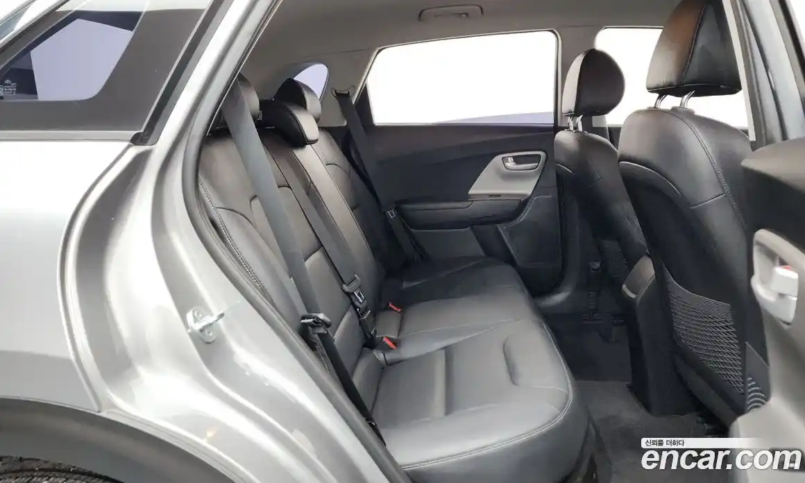 Kia Niro 2021 1.6 Автомат в Москве № 17451, фото 7