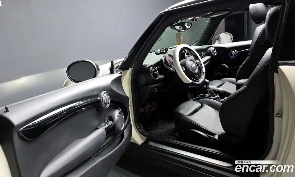 Mini Cooper 2014 1.5 Автомат в Москве № 198468, фото 19