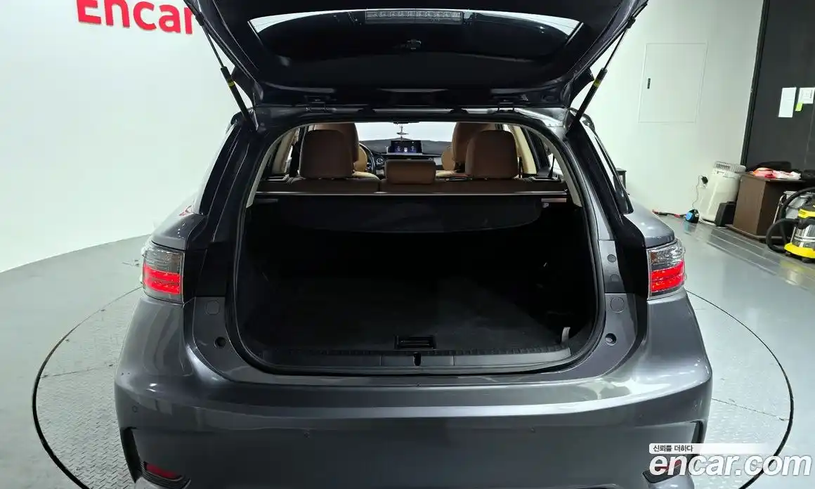 Lexus CT200h 2015 1.8 Автомат в Москве № 198812, фото 17