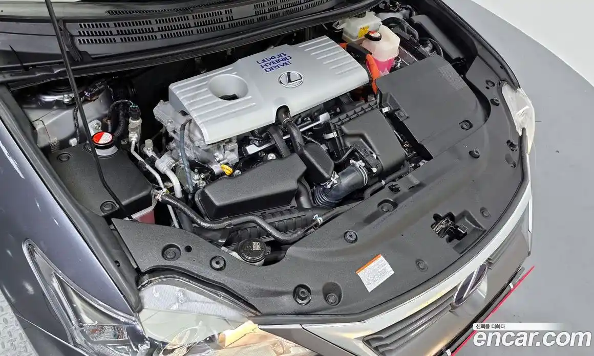 Lexus CT200h 2015 1.8 Автомат в Москве № 198812, фото 10