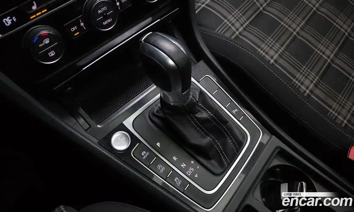 Volkswagen Golf 2016 2.0 Автомат в Москве № 199215, фото 16