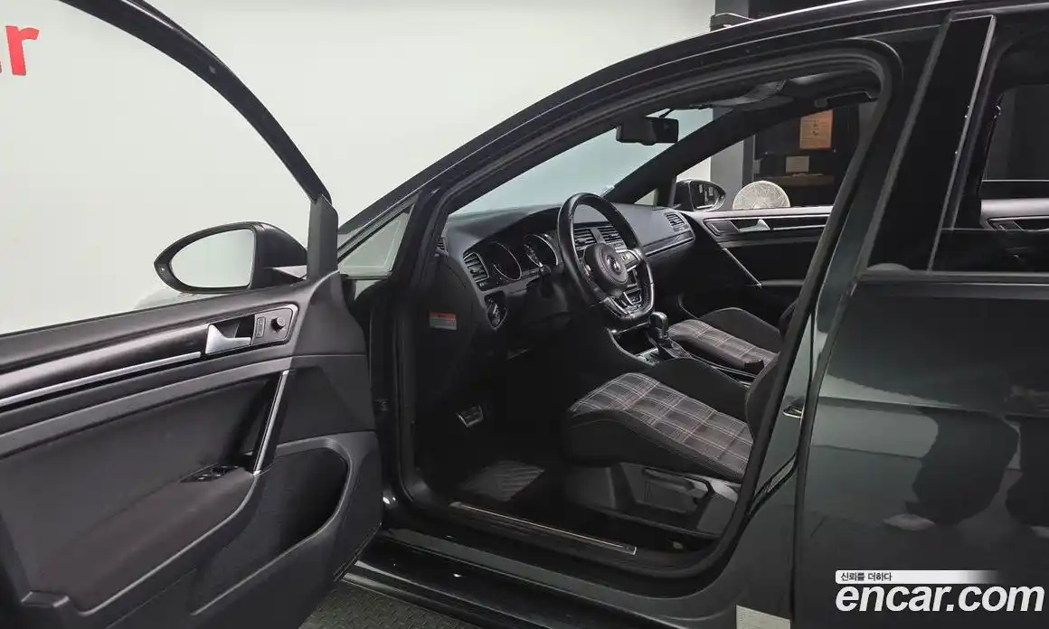 Volkswagen Golf 2016 2.0 Автомат в Москве № 199215, фото 17