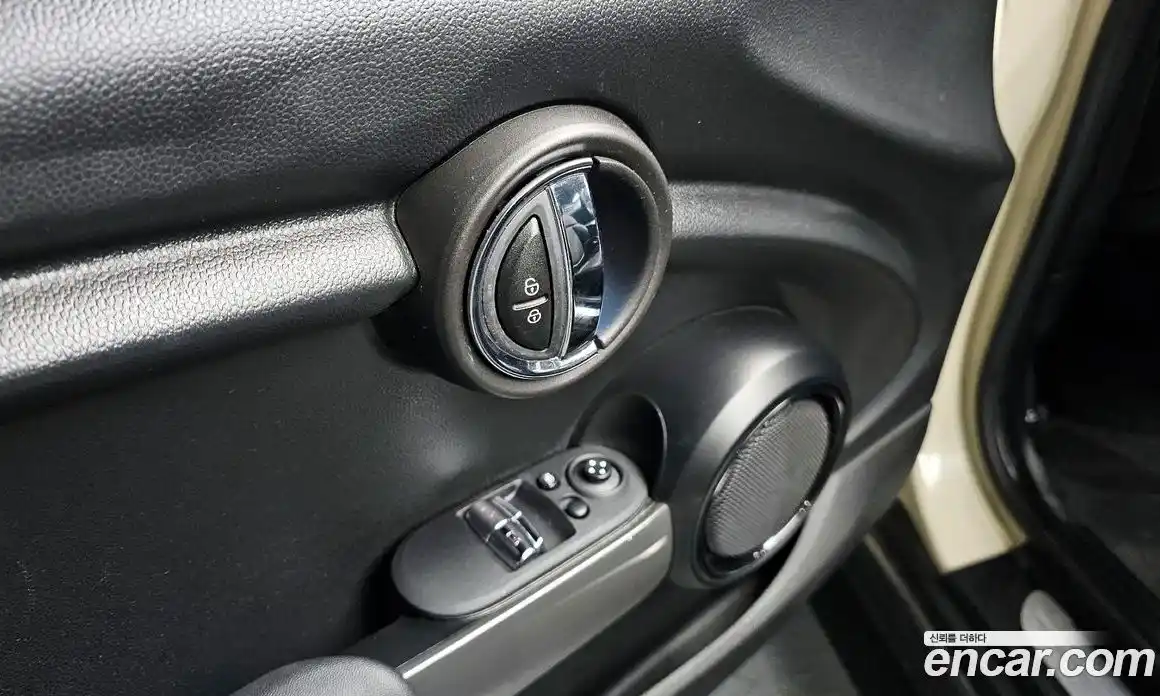 Mini Cooper 2017 1.5 Автомат в Москве № 200641, фото 7