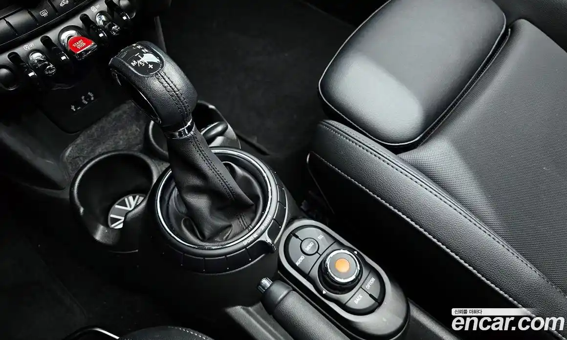 Mini Cooper 2017 1.5 Автомат в Москве № 200641, фото 9