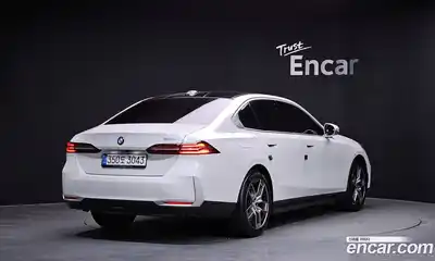 BMW 5-Series 2025 2.0 Автомат в Москве № 210156, миниатюра 2