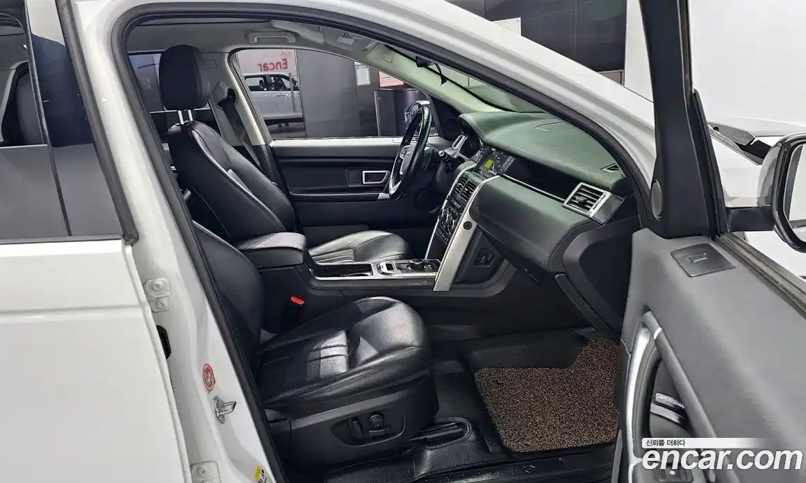 Land Rover Discovery Sport 2017 2.0 Автомат в Москве № 213630, фото 16