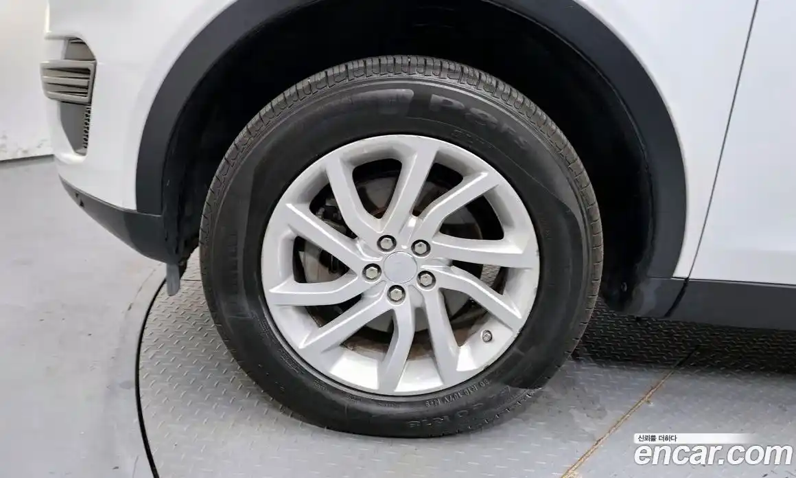 Land Rover Discovery Sport 2017 2.0 Автомат в Москве № 213630, фото 4