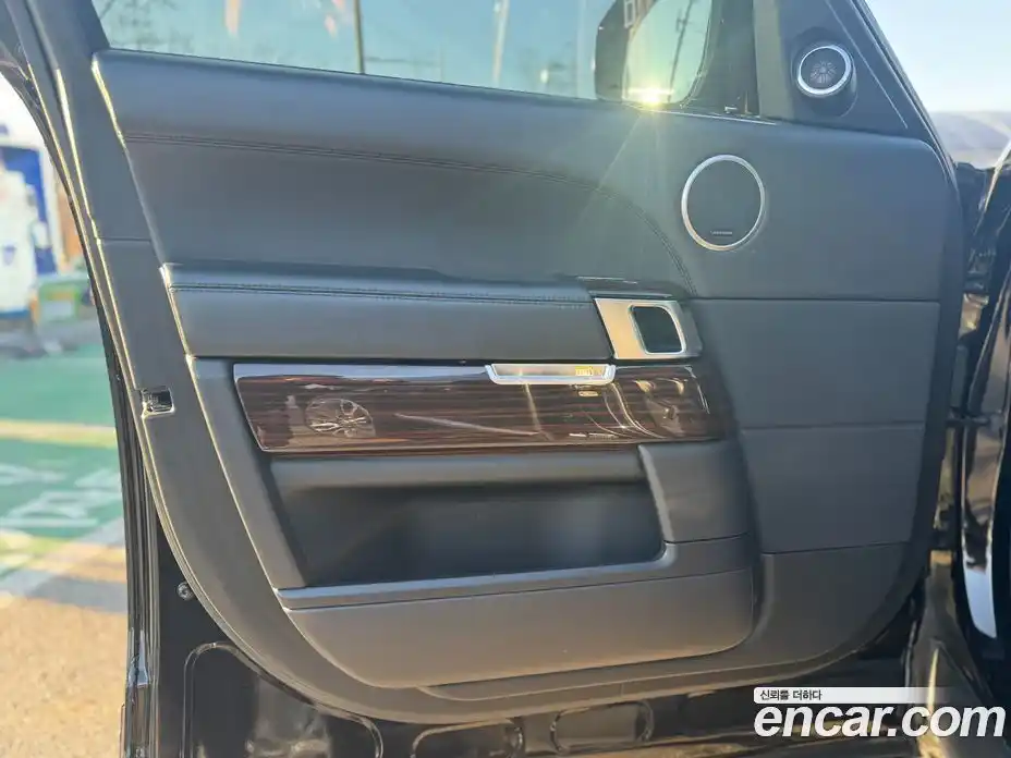 Land Rover Range-Rover 2015 4.4 Автомат в Москве № 213758, фото 13