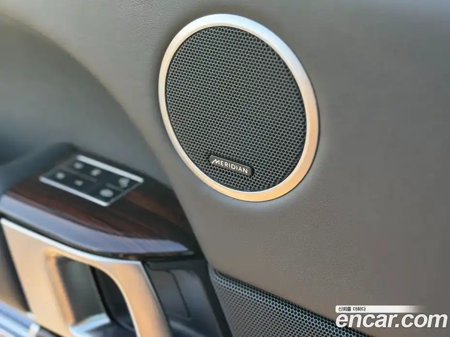 Land Rover Range-Rover 2015 4.4 Автомат в Москве № 213758, фото 14