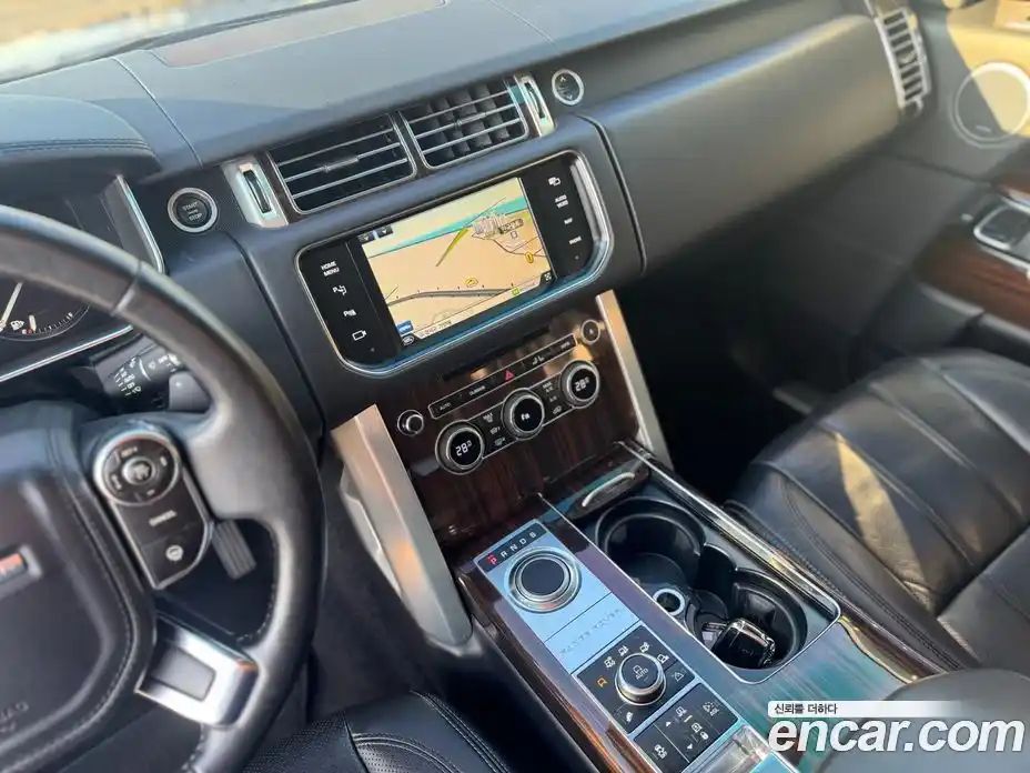 Land Rover Range-Rover 2015 4.4 Автомат в Москве № 213758, фото 9