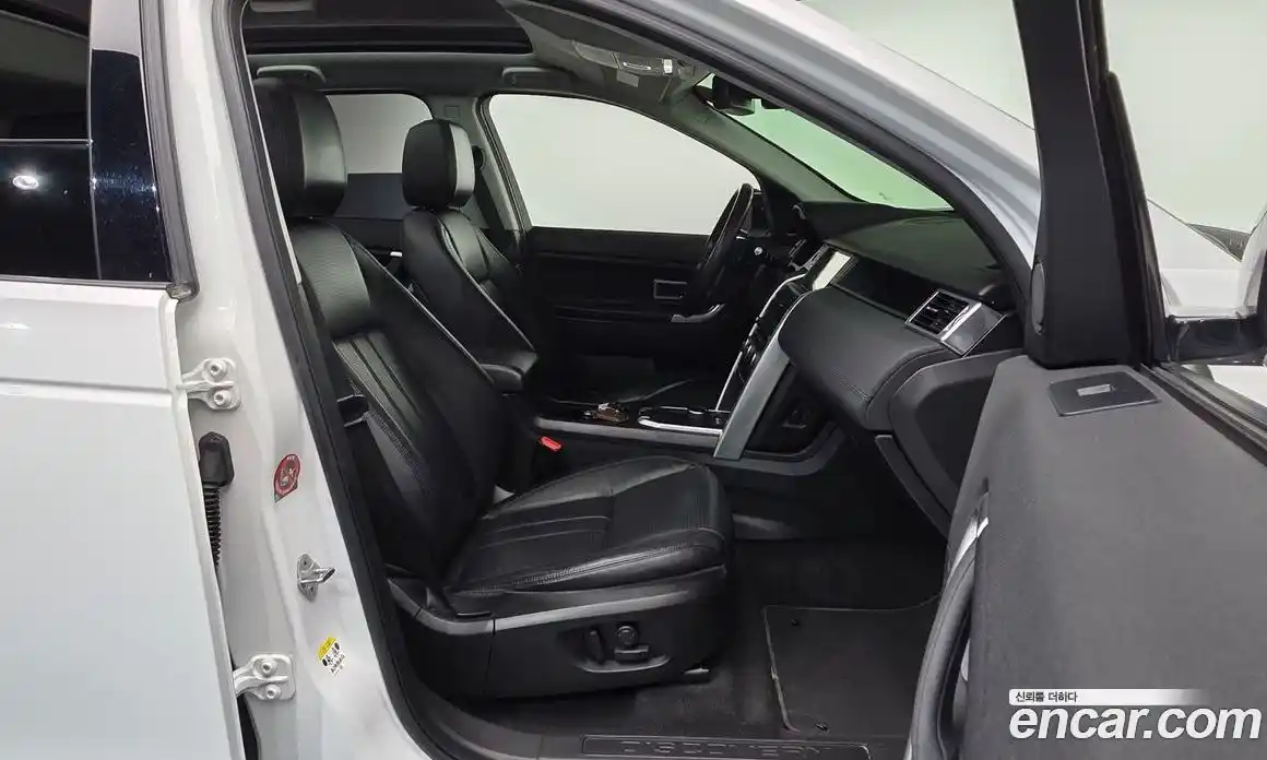 Land Rover Discovery Sport 2017 2.0 Автомат в Москве № 213792, фото 11