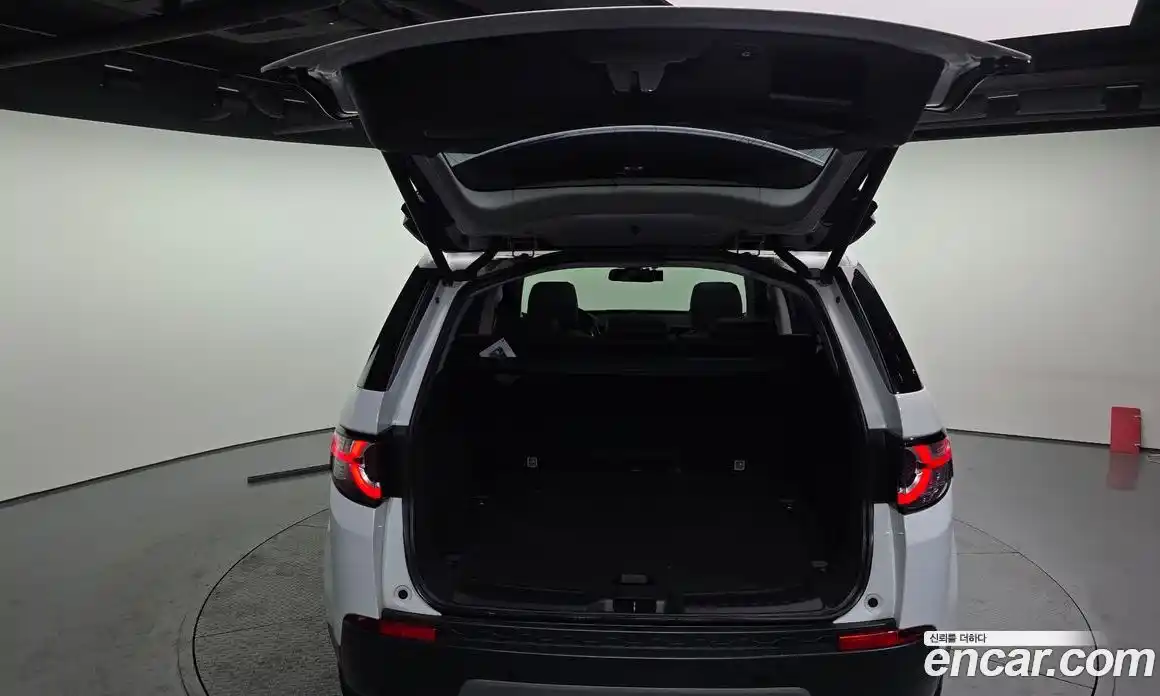 Land Rover Discovery Sport 2017 2.0 Автомат в Москве № 213792, фото 20