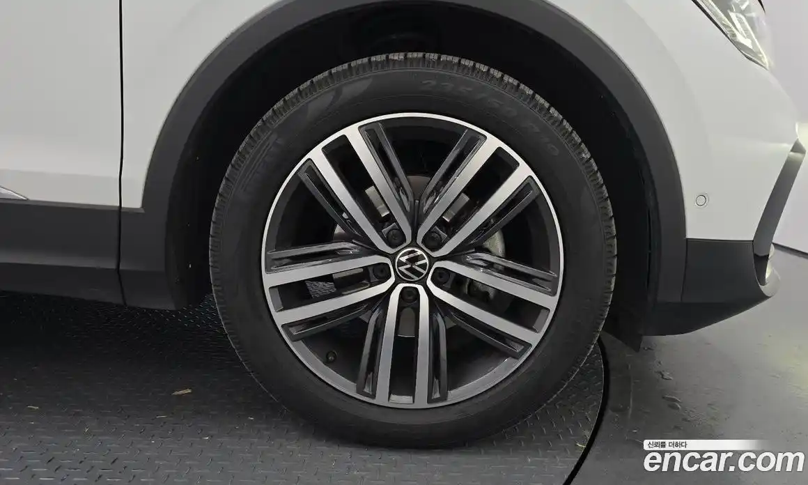 Volkswagen Tiguan 2022 2.0 Автомат в Москве № 215046, фото 14