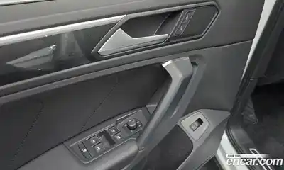 Volkswagen Tiguan 2022 2.0 Автомат в Москве № 215046, миниатюра 4