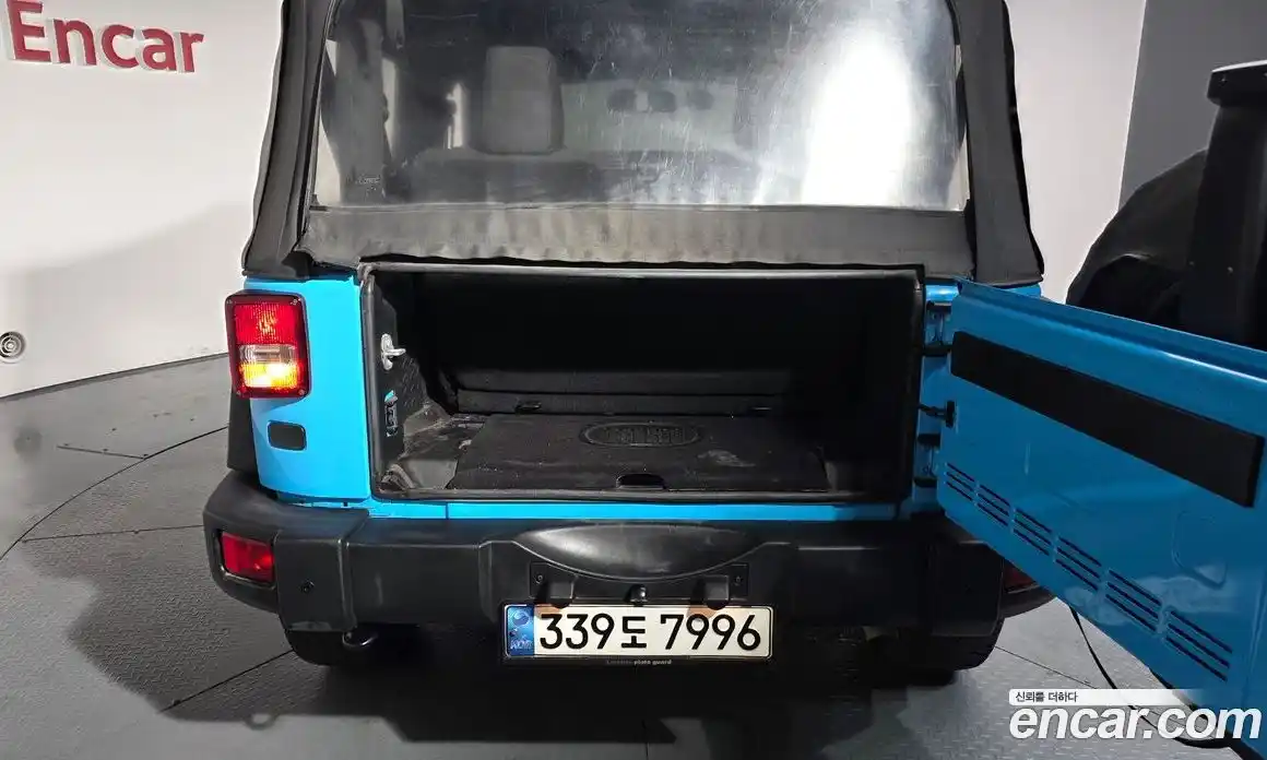 Jeep Wrangler 2017 3.6 Автомат в Москве № 215316, фото 12