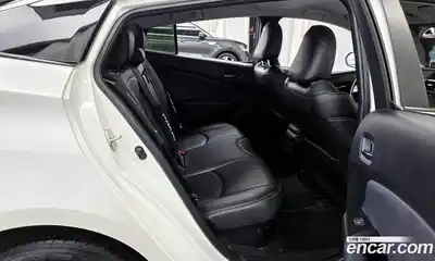 Toyota Prius 2017 1.8 Автомат в Москве № 215528, миниатюра 12