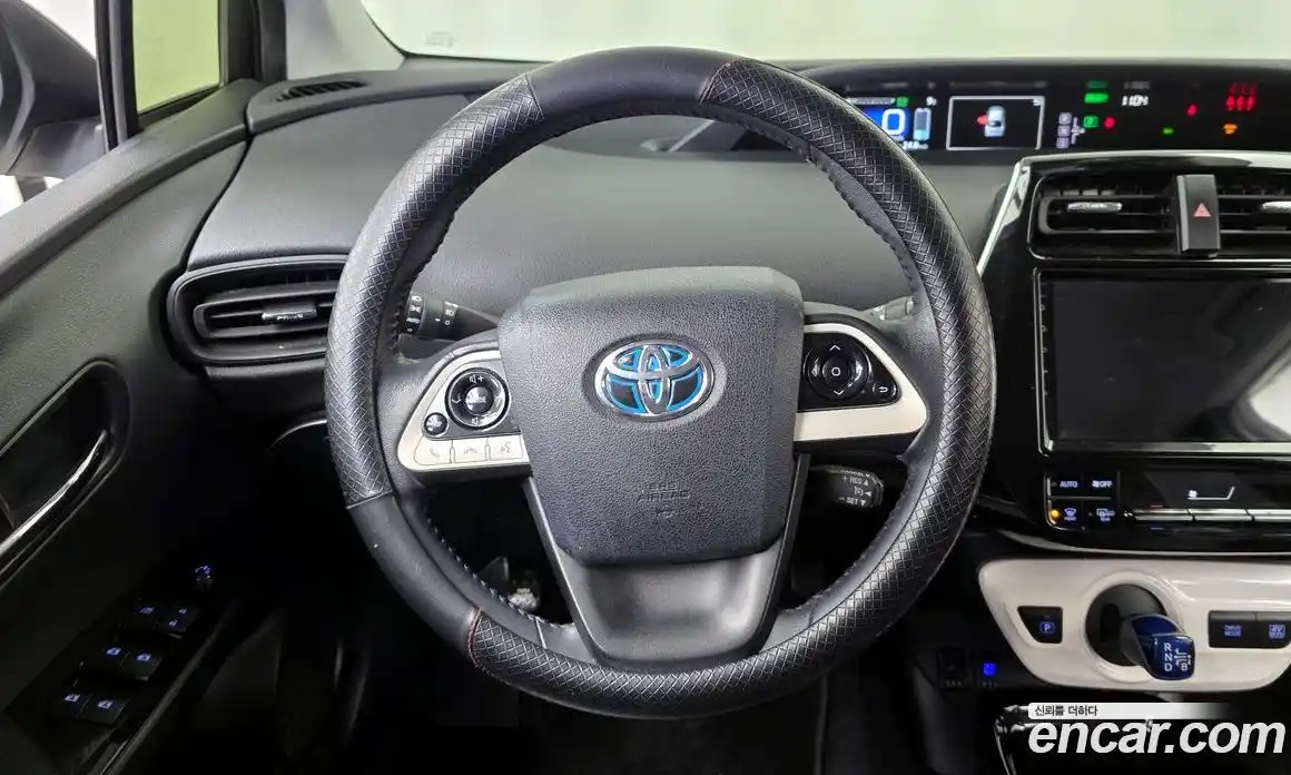 Toyota Prius 2017 1.8 Автомат в Москве № 215528, фото 13