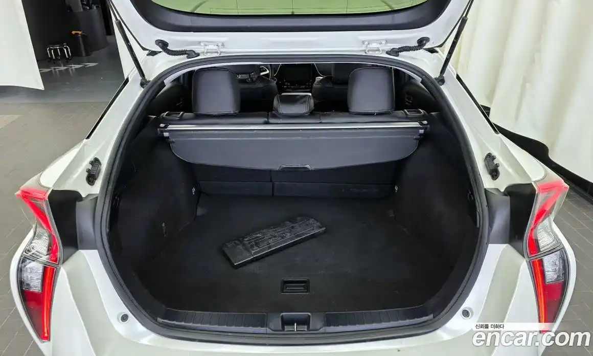 Toyota Prius 2017 1.8 Автомат в Москве № 215528, фото 20