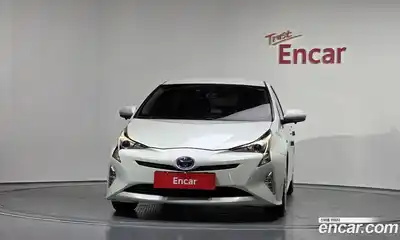 Toyota Prius 2017 1.8 Автомат в Москве № 215528, миниатюра 3