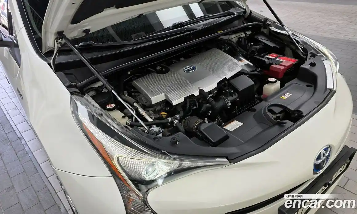 Toyota Prius 2017 1.8 Автомат в Москве № 215528, фото 6