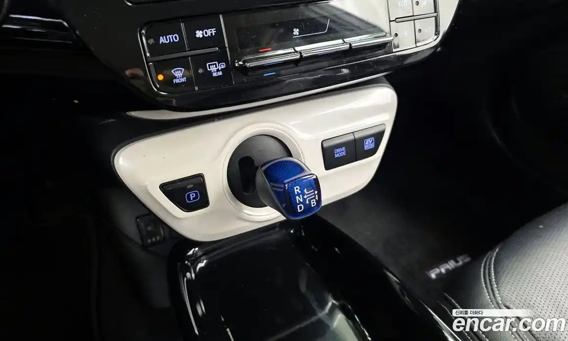 Toyota Prius 2017 1.8 Автомат в Москве № 215528, фото 9