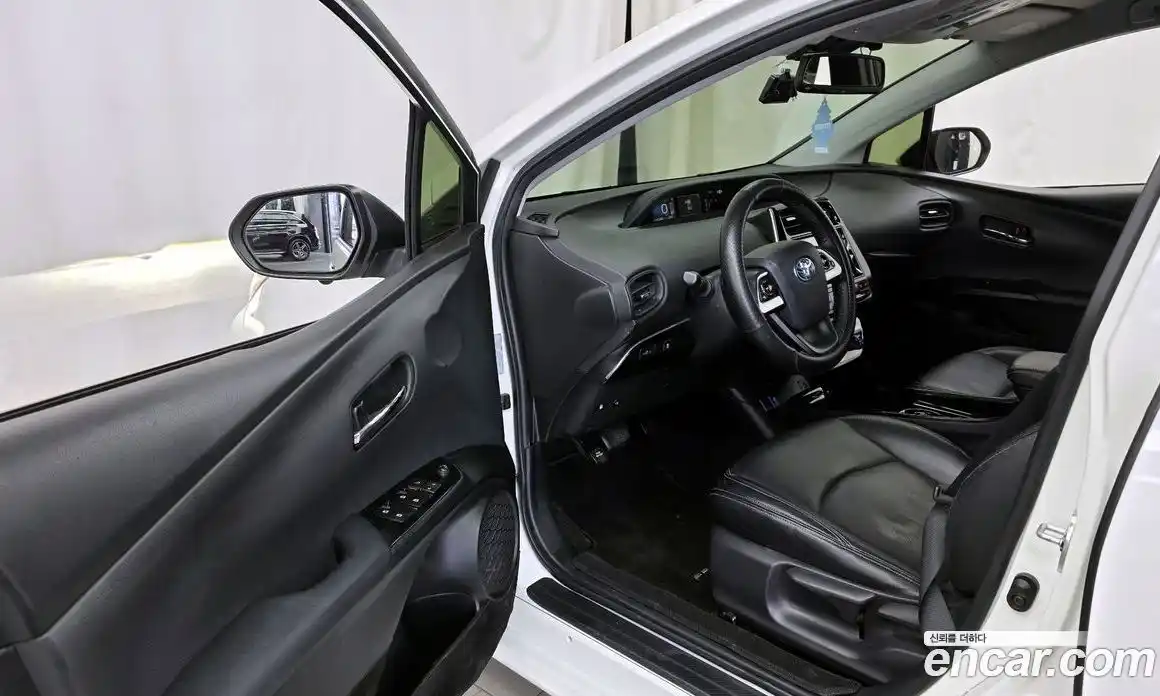 Toyota Prius 2017 1.8 Автомат в Москве № 215528, фото 10