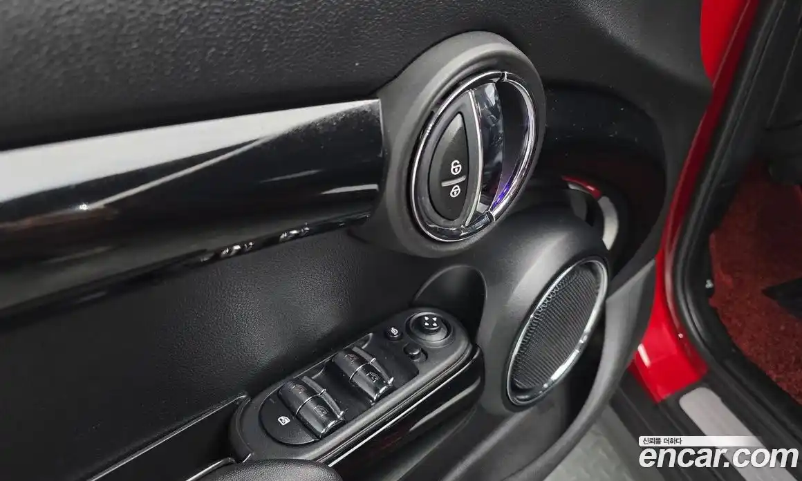 Mini Cooper 2016 1.5 Автомат в Москве № 224170, фото 17