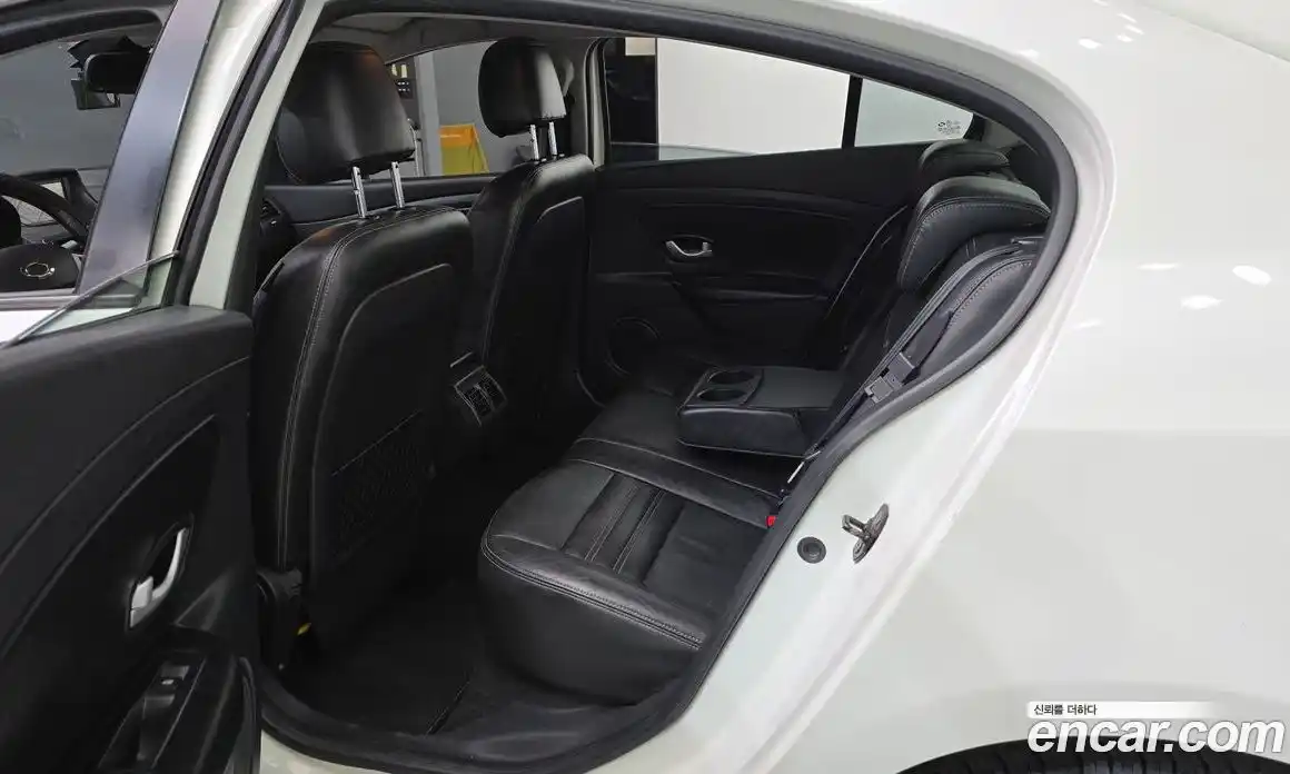 Renault SM3 2013 1.6 Автомат в Москве № 225922, фото 16