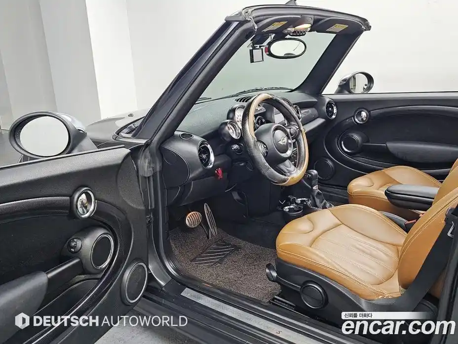 Mini Cooper Convertible 2012 1.6 Автомат в Москве № 227612, фото 11