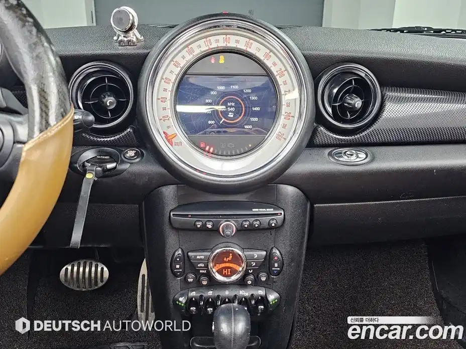 Mini Cooper Convertible 2012 1.6 Автомат в Москве № 227612, фото 14