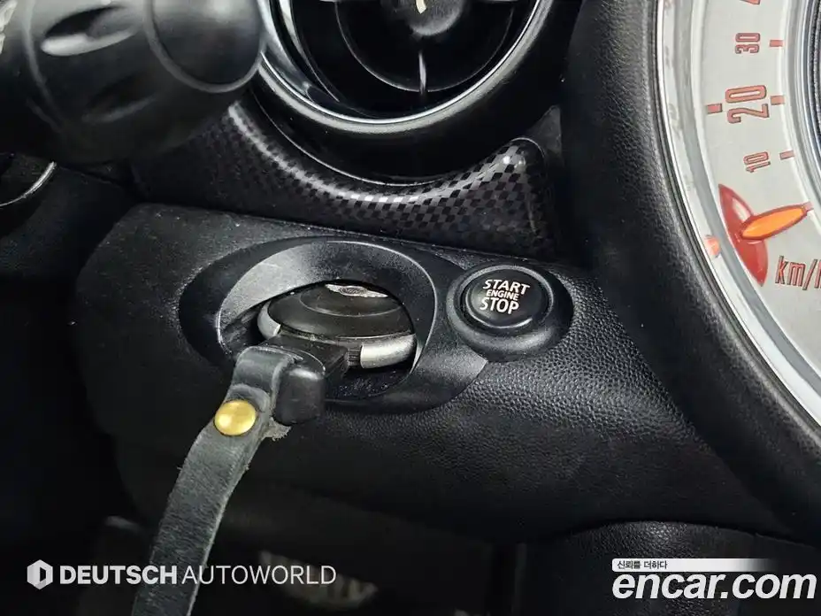 Mini Cooper Convertible 2012 1.6 Автомат в Москве № 227612, фото 15