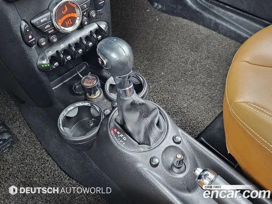 Mini Cooper Convertible 2012 1.6 Автомат в Москве № 227612, фото 9