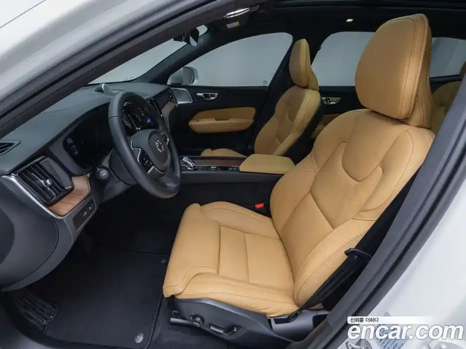 Volvo XC60 2025 2.0 Автомат в Москве № 230843, фото 9