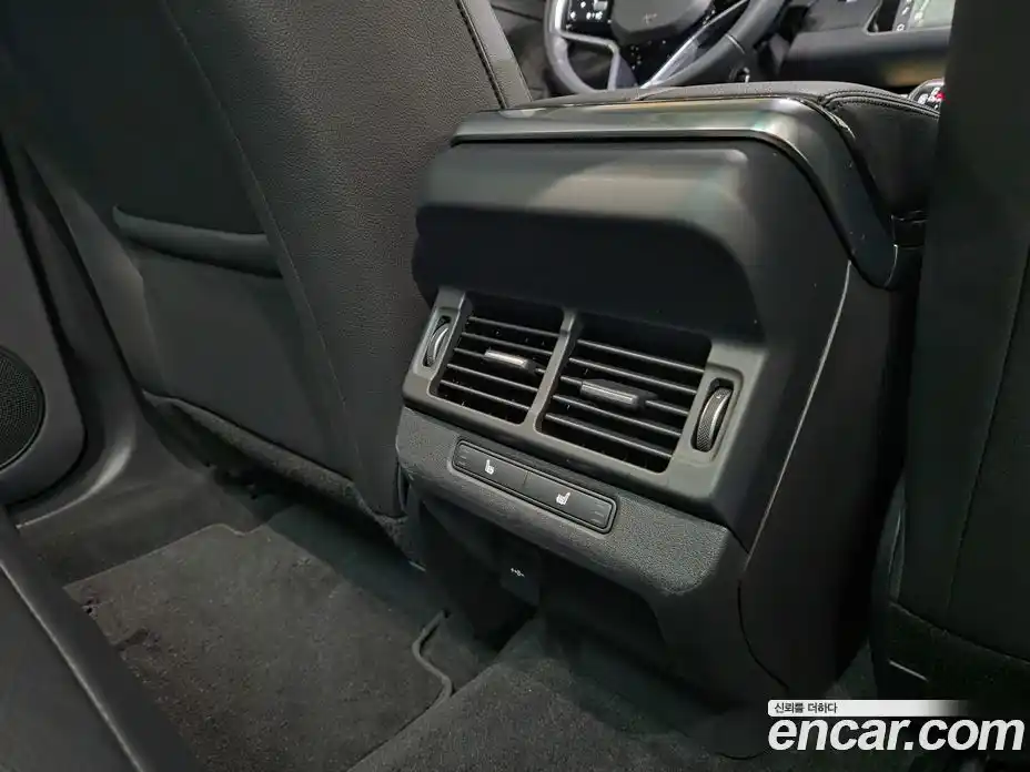 Land Rover Range-Rover Evoque 2023 2.0 Автомат в Москве № 231251, фото 19