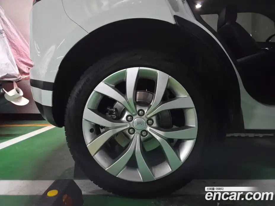 Land Rover Range-Rover Evoque 2023 2.0 Автомат в Москве № 231251, фото 5