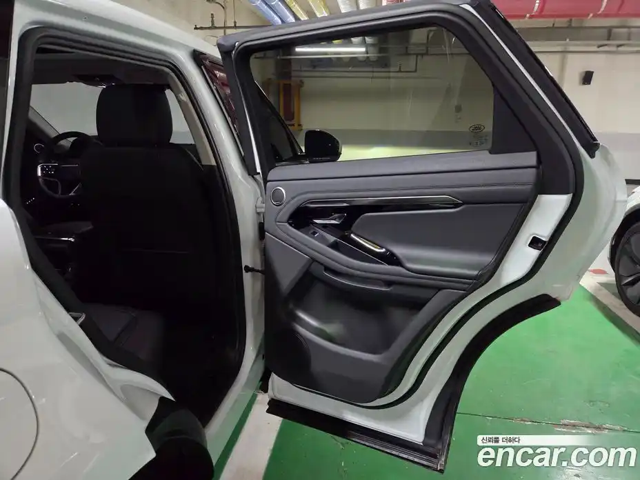 Land Rover Range-Rover Evoque 2023 2.0 Автомат в Москве № 231251, фото 6