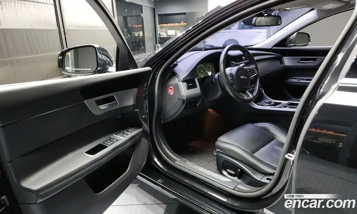 Jaguar XF 2018 2.0 Автомат в Москве № 262171, фото 15