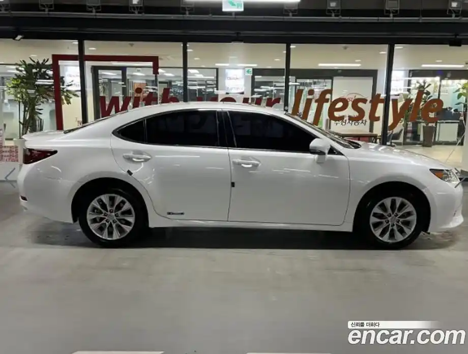 Lexus ES 2014 2.5 Автомат в Москве № 275910, фото 3