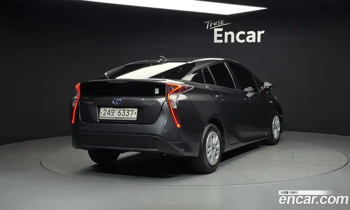 Toyota Prius 2017 1.8 Автомат в Москве № 279615, фото 11