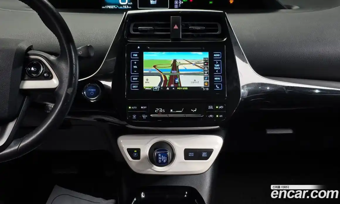 Toyota Prius 2017 1.8 Автомат в Москве № 279615, фото 15