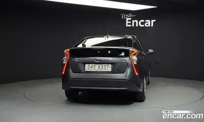 Toyota Prius 2017 1.8 Автомат в Москве № 279615, миниатюра 3