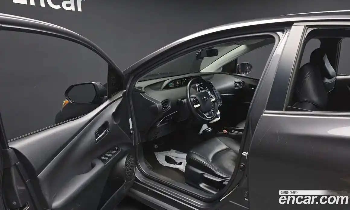 Toyota Prius 2017 1.8 Автомат в Москве № 279615, фото 9