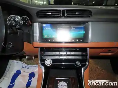 Jaguar XF 2016 2.0 Автомат в Москве № 284015, миниатюра 12