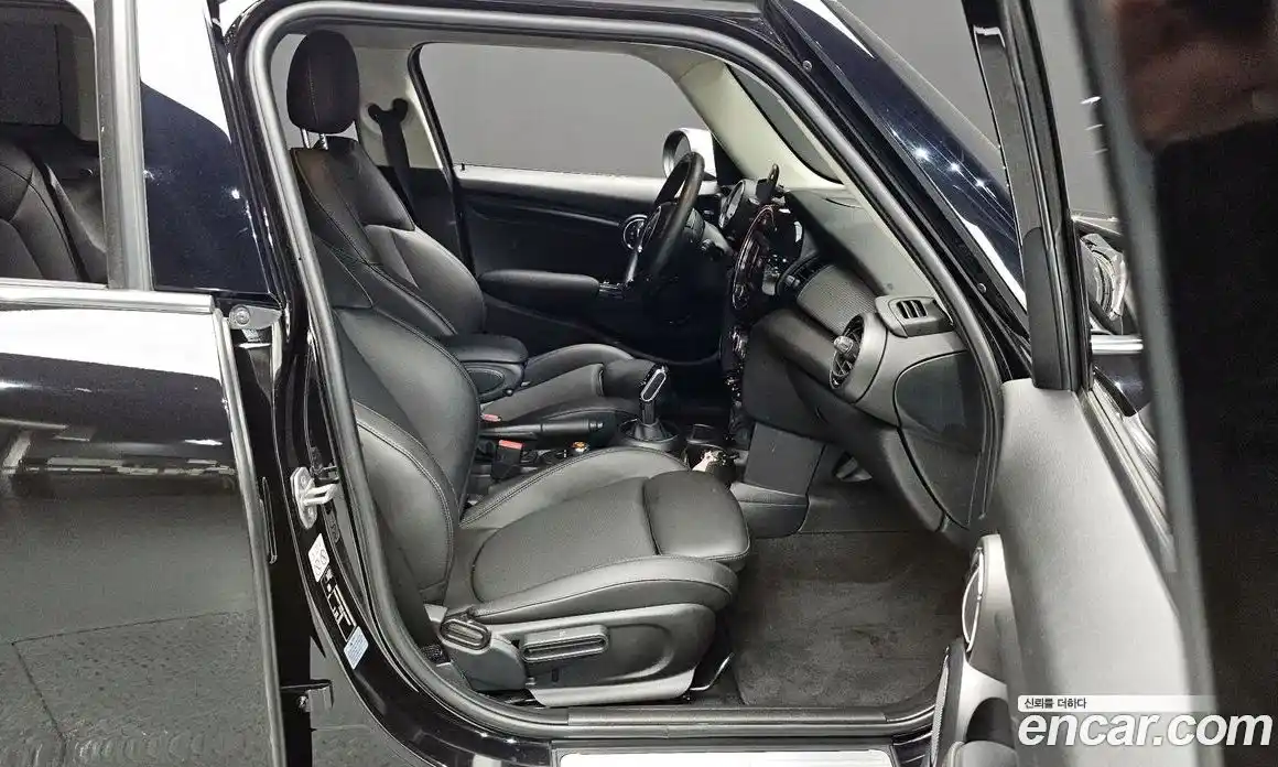 Mini Cooper 2020 1.5 Автомат в Москве № 316909, фото 14