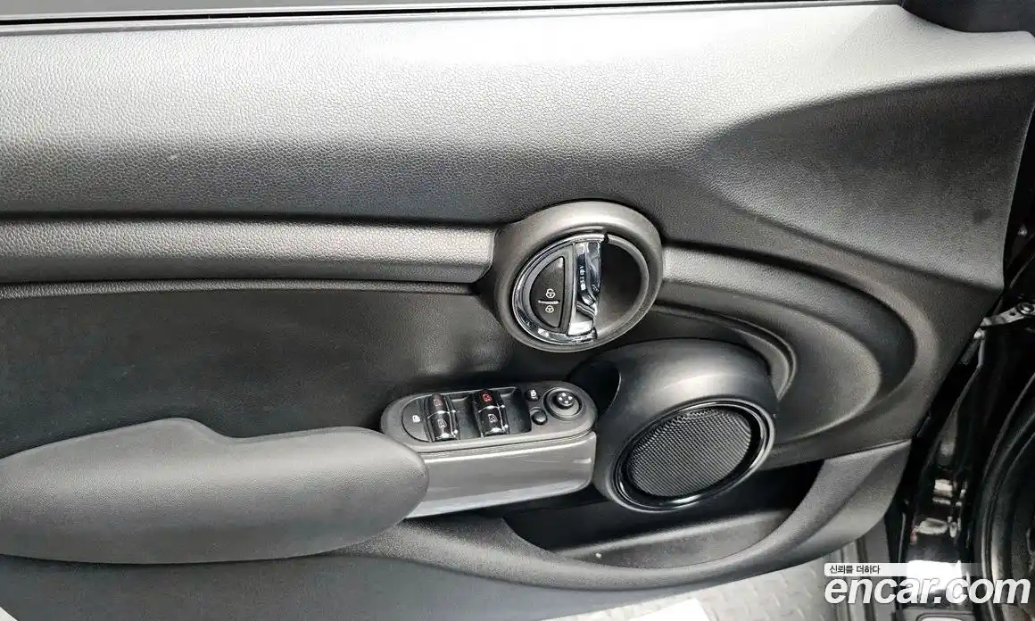 Mini Cooper 2020 1.5 Автомат в Москве № 316909, фото 16