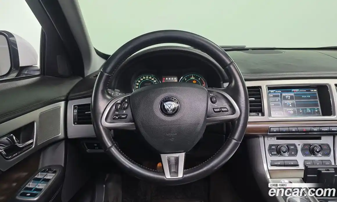 Jaguar XF 2015 2.2 Автомат в Москве № 331530, фото 13