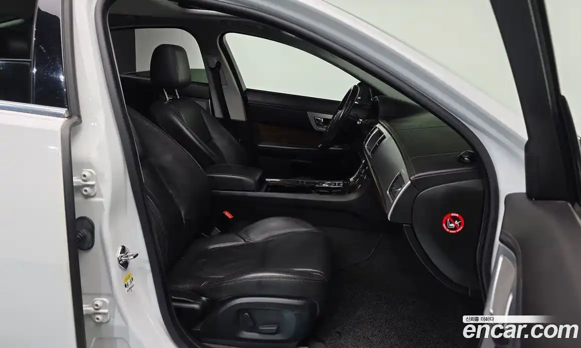 Jaguar XF 2015 2.2 Автомат в Москве № 331530, фото 10