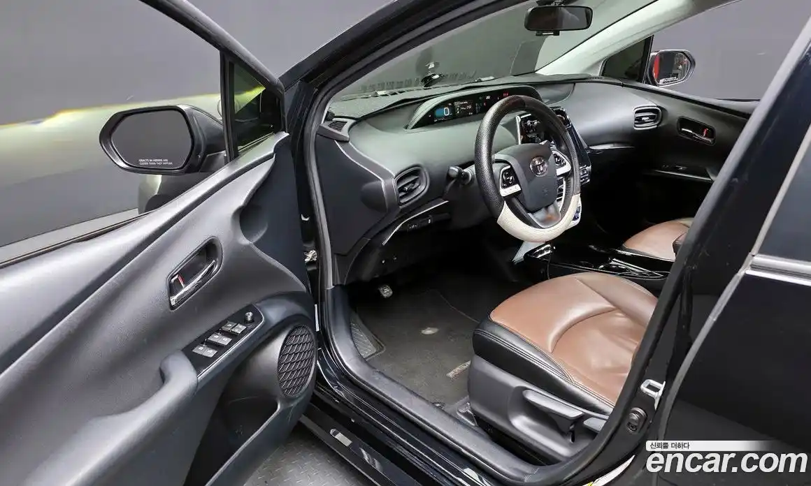 Toyota Prius 2017 1.8 Автомат в Москве № 335011, фото 11