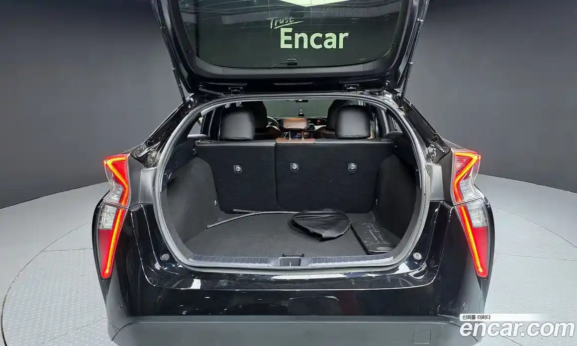 Toyota Prius 2017 1.8 Автомат в Москве № 335011, фото 20