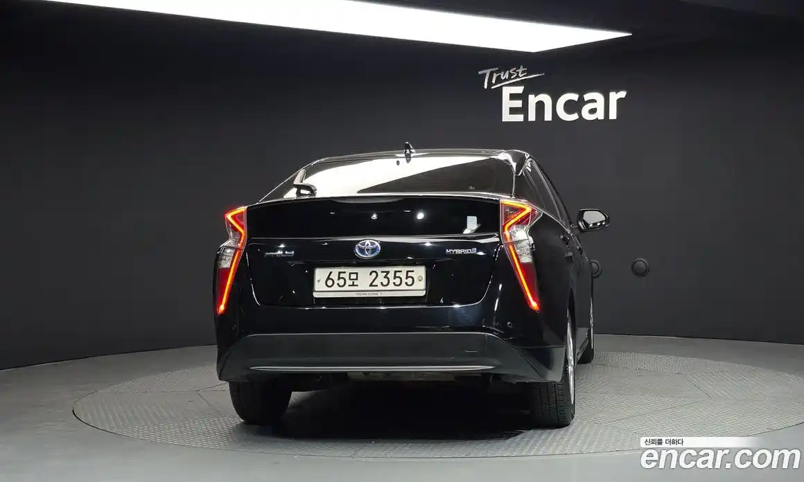 Toyota Prius 2017 1.8 Автомат в Москве № 335011, фото 4